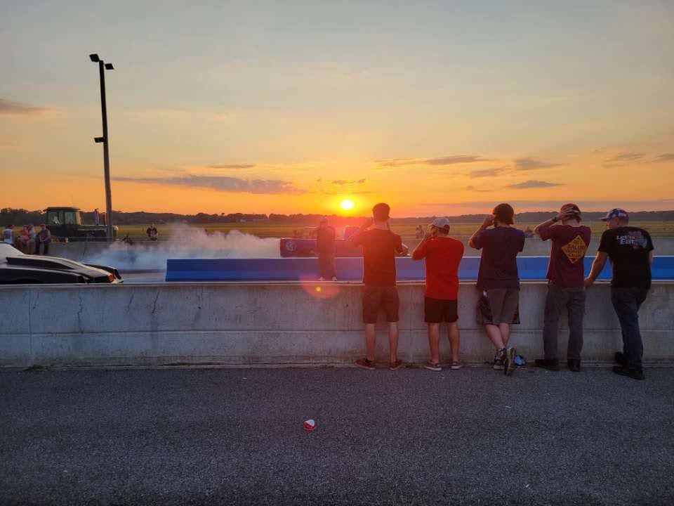 SIU students at a drag strip